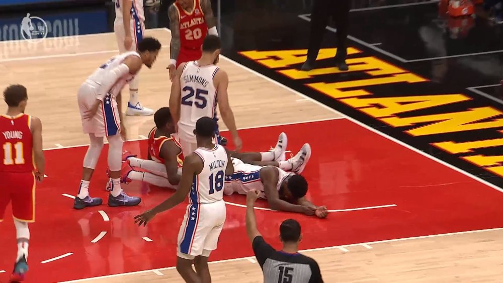  76人调整首发阵容见效，恩比德统治内线无人可挡